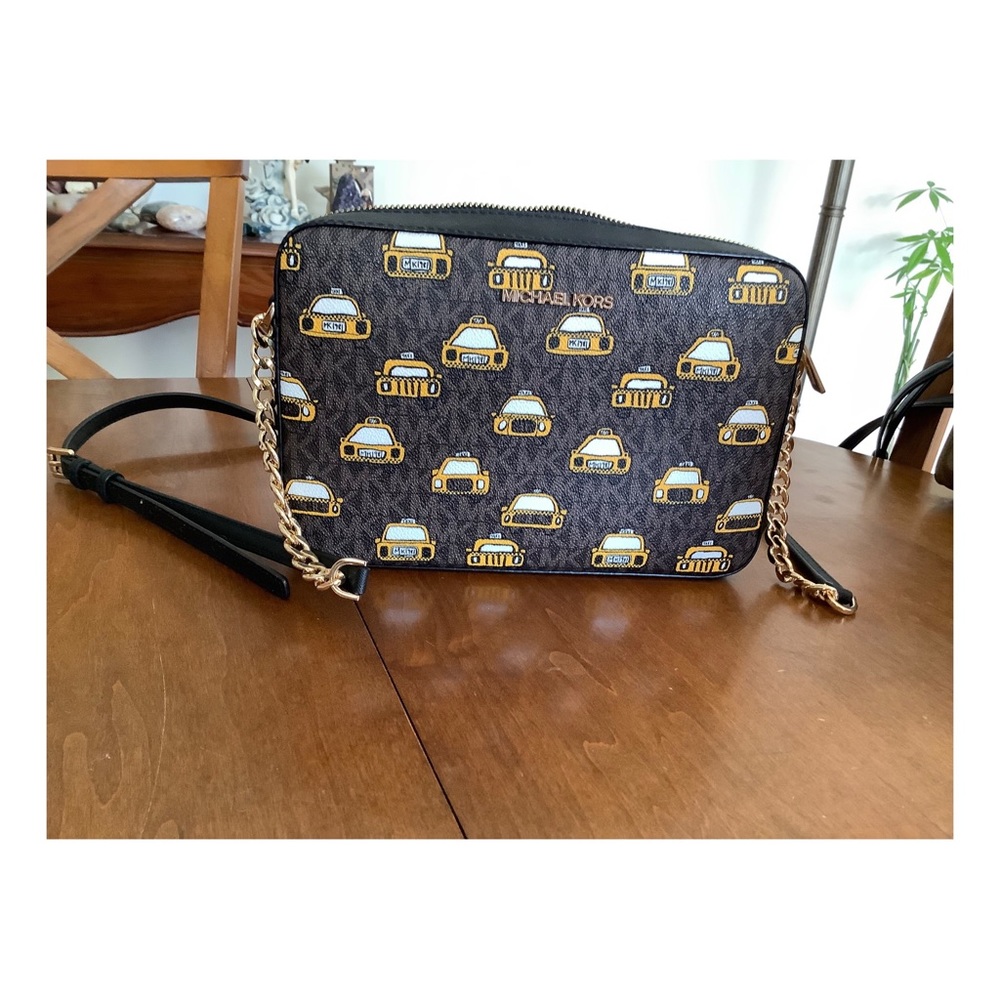 Michael Kors NYC Jet set taxi crossbody bag NWOT